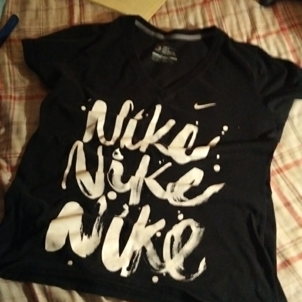 A Nike t-shirt black size large